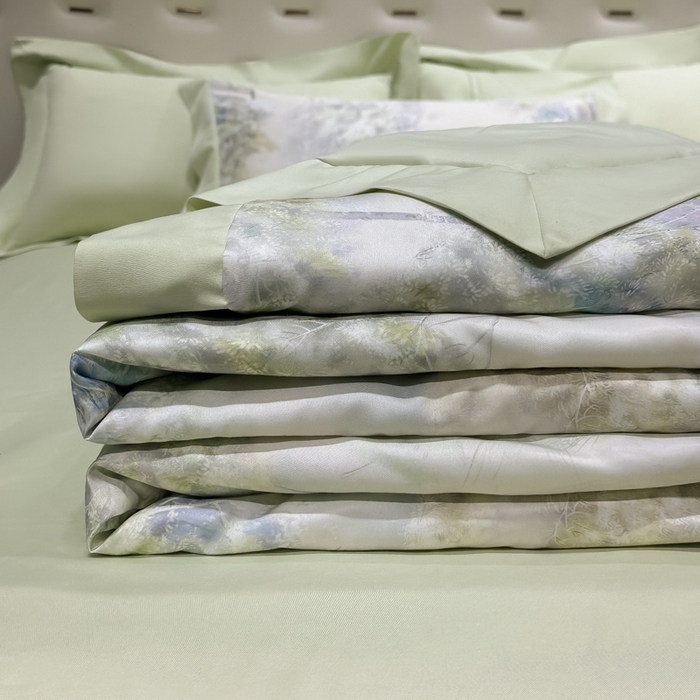 91家纺网 家纺一手货源 找家纺 爱彼家纺 2026夏季热门数码冰丝水墨画风单夏被凉感冰丝夏被四件套 夏被-森林密语