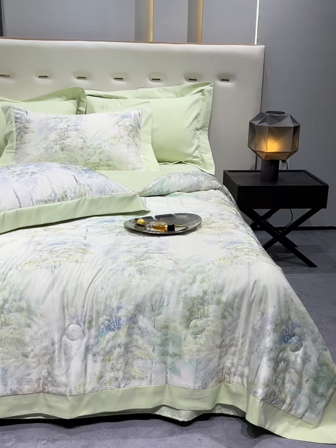 91家纺网 家纺一手货源 找家纺 爱彼家纺 2026夏季热门数码冰丝水墨画风单夏被凉感冰丝夏被四件套 夏被-森林密语