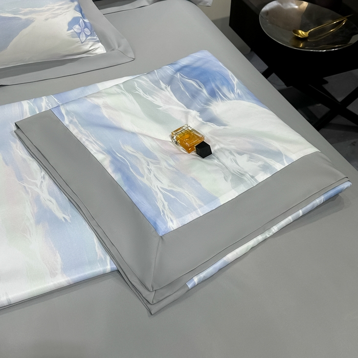 91家纺网 家纺一手货源 找家纺 爱彼家纺 2026夏季热门数码冰丝水墨画风单夏被凉感冰丝夏被四件套 夏被-紫云蓝