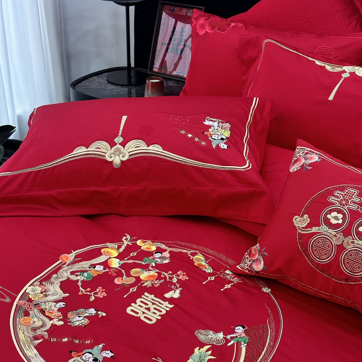 91家纺网 家纺一手货源 找家纺 JUICY 橘滋家纺 2026新款全棉提花高端婚庆刺绣传臻系列四件套多件套 百子嬉春