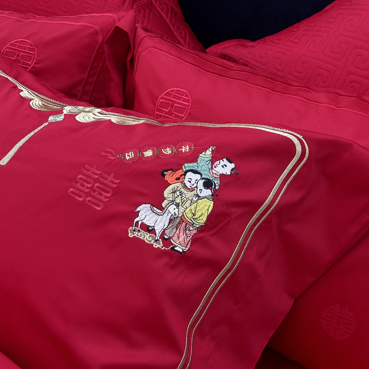 91家纺网 家纺一手货源 找家纺 JUICY 橘滋家纺 2026新款全棉提花高端婚庆刺绣传臻系列四件套多件套 百子嬉春