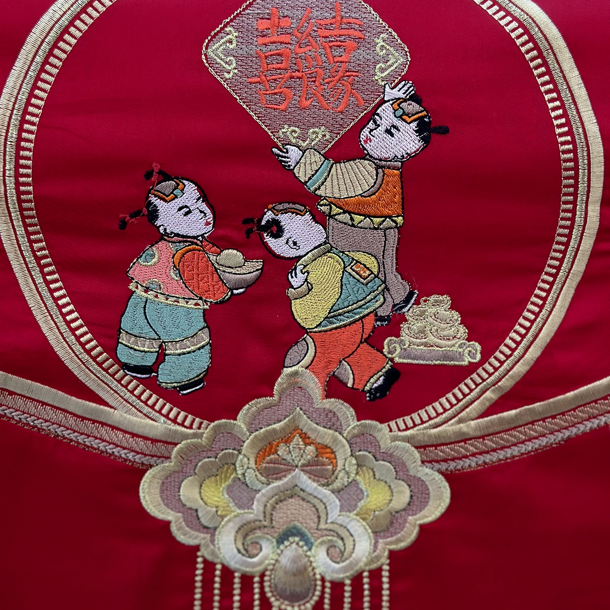 91家纺网 家纺一手货源 找家纺 JUICY 橘滋家纺 2026新款全棉提花高端婚庆刺绣传臻系列四件套多件套 百子嬉春