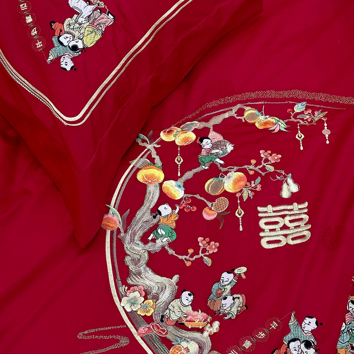 91家纺网 家纺一手货源 找家纺 JUICY 橘滋家纺 2026新款全棉提花高端婚庆刺绣传臻系列四件套多件套 百子嬉春