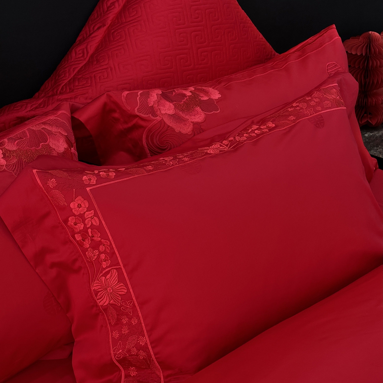 91家纺网 家纺一手货源 找家纺 JUICY 橘滋家纺 2026新款全棉提花高端婚庆刺绣传臻系列四件套多件套 春和景明