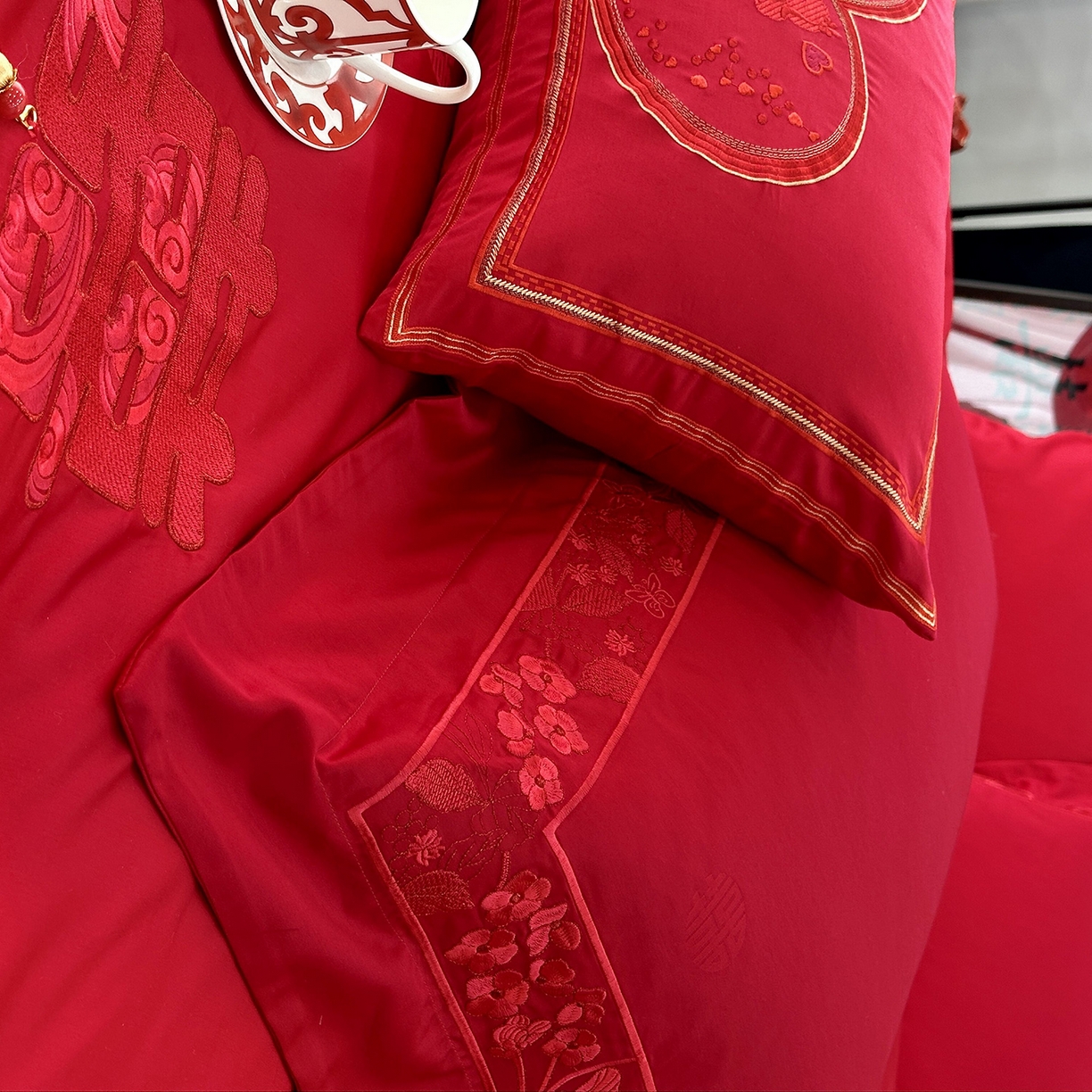 91家纺网 家纺一手货源 找家纺 JUICY 橘滋家纺 2026新款全棉提花高端婚庆刺绣传臻系列四件套多件套 春和景明