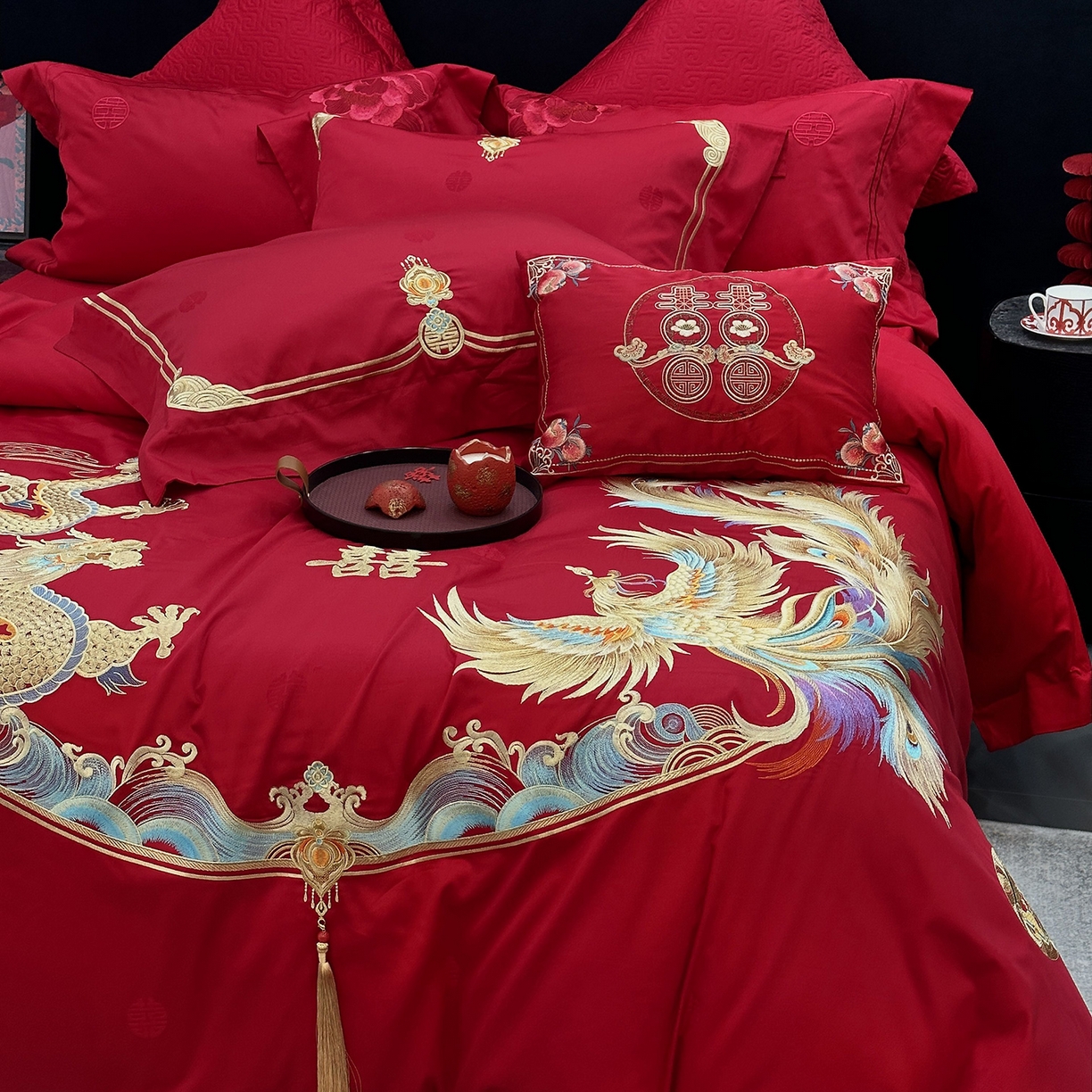 91家纺网 家纺一手货源 找家纺 JUICY 橘滋家纺 2026新款全棉提花高端婚庆刺绣传臻系列四件套多件套 龙凤良缘