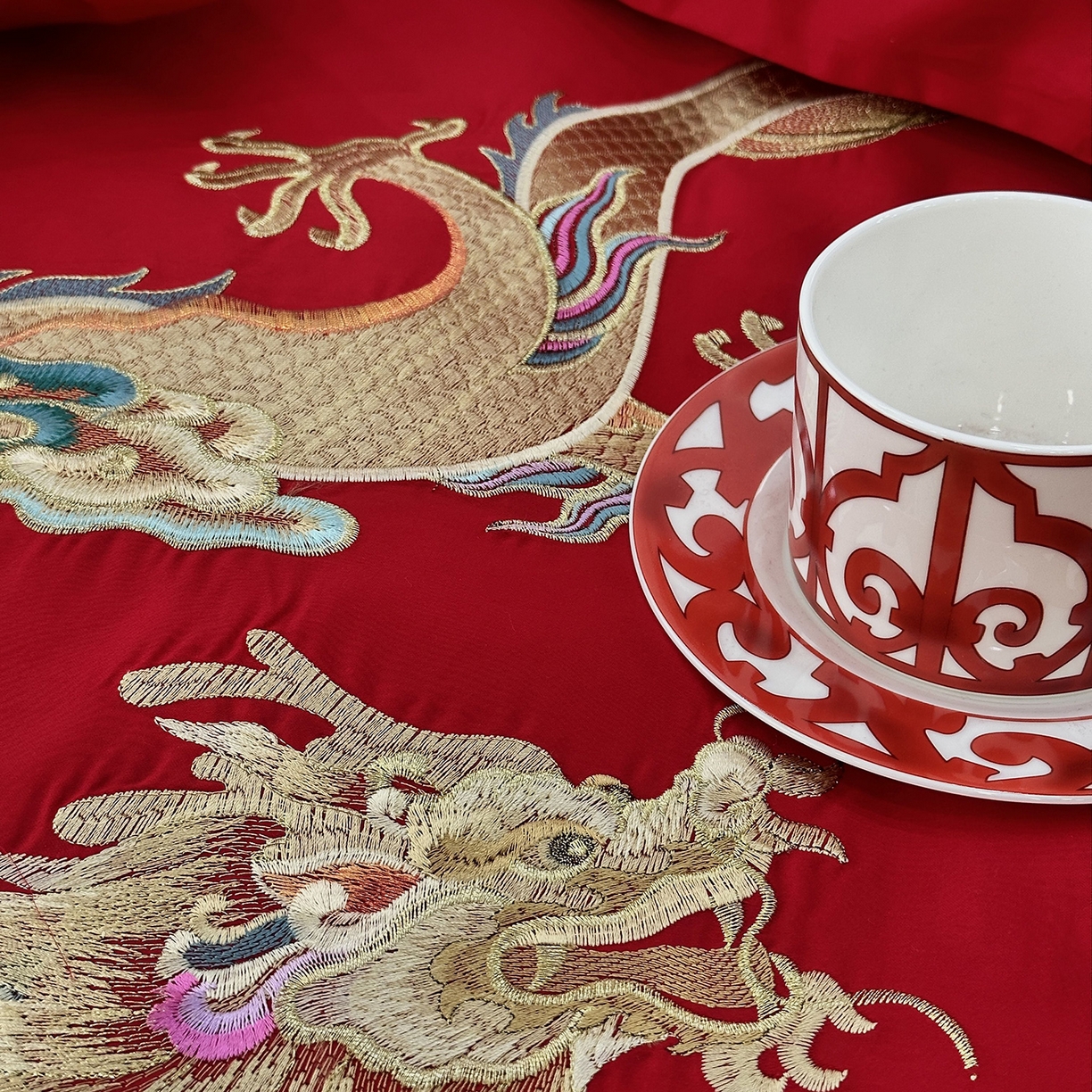 91家纺网 家纺一手货源 找家纺 JUICY 橘滋家纺 2026新款全棉提花高端婚庆刺绣传臻系列四件套多件套 龙华凤贵