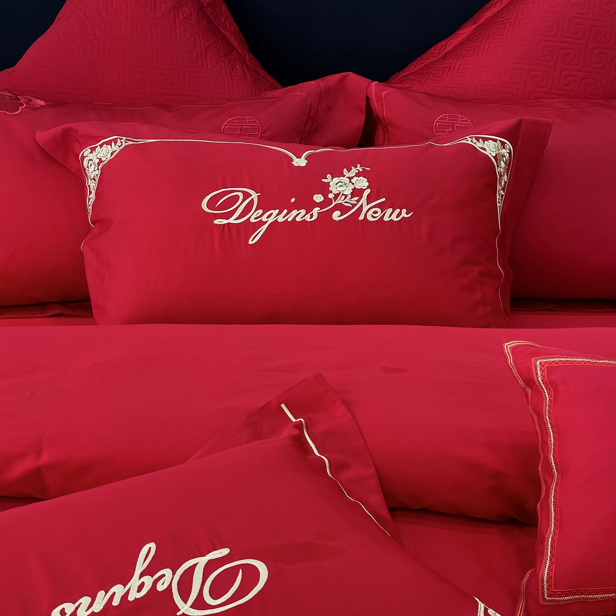 91家纺网 家纺一手货源 找家纺 JUICY 橘滋家纺 2026新款全棉提花高端婚庆刺绣传臻系列四件套多件套 玫瑰传情