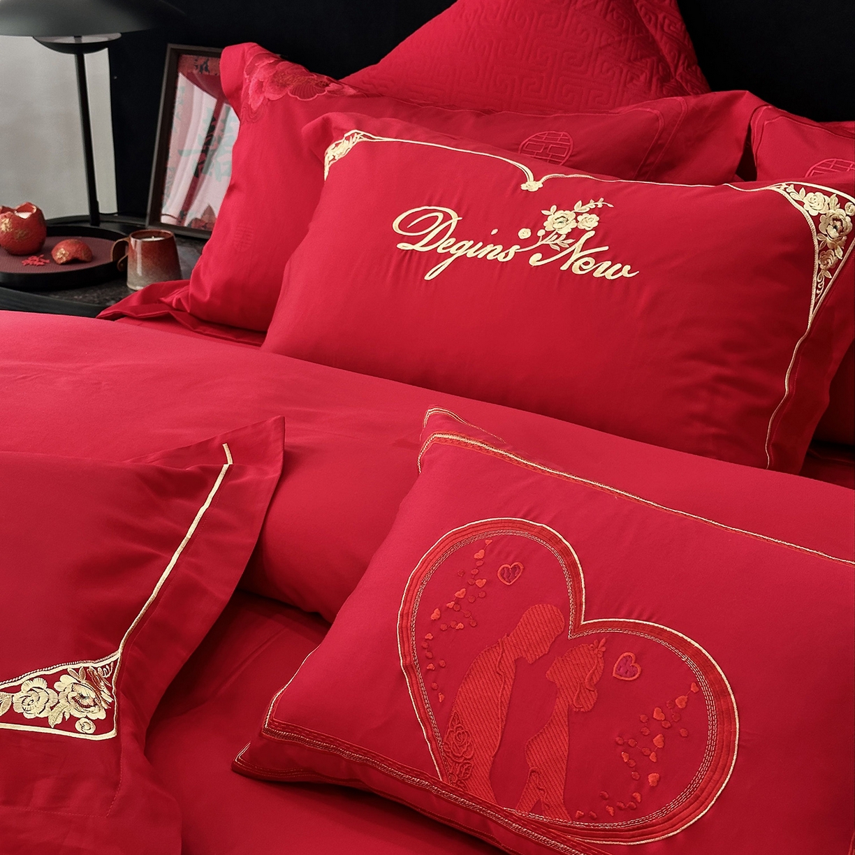 91家纺网 家纺一手货源 找家纺 JUICY 橘滋家纺 2026新款全棉提花高端婚庆刺绣传臻系列四件套多件套 玫瑰传情