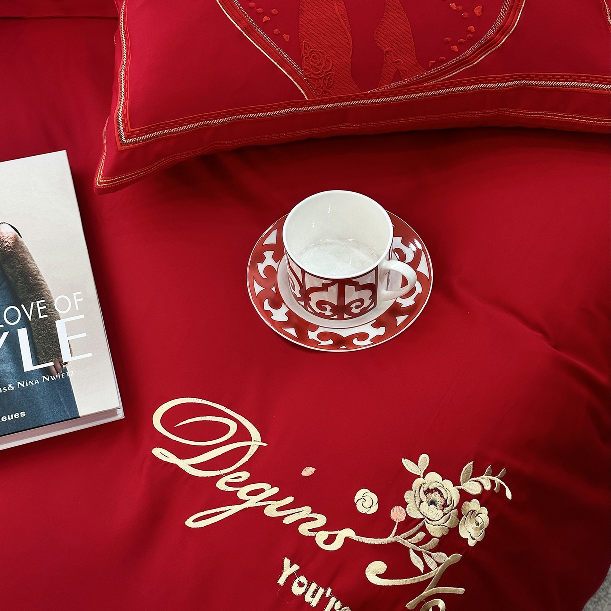 91家纺网 家纺一手货源 找家纺 JUICY 橘滋家纺 2026新款全棉提花高端婚庆刺绣传臻系列四件套多件套 玫瑰传情