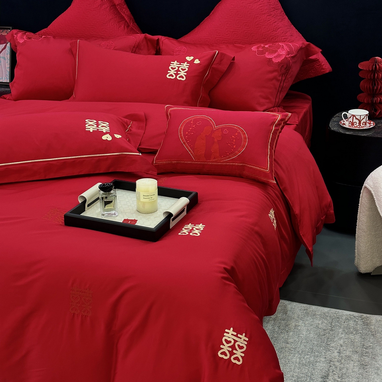 91家纺网 家纺一手货源 找家纺 JUICY 橘滋家纺 2026新款全棉提花高端婚庆刺绣传臻系列四件套多件套 喜临门