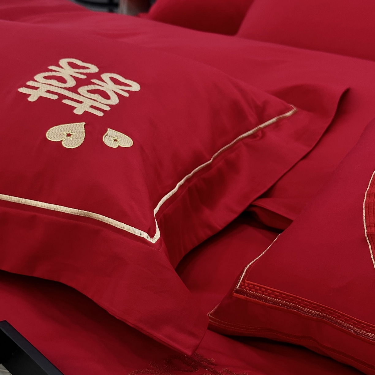 91家纺网 家纺一手货源 找家纺 JUICY 橘滋家纺 2026新款全棉提花高端婚庆刺绣传臻系列四件套多件套 喜临门