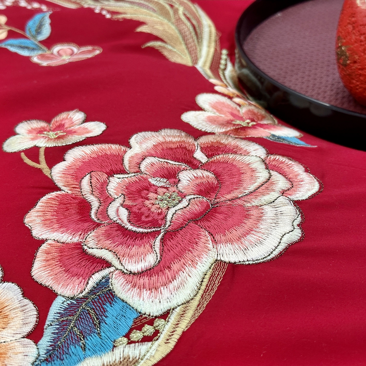 91家纺网 家纺一手货源 找家纺 JUICY 橘滋家纺 2026新款全棉提花高端婚庆刺绣传臻系列四件套多件套 挚爱