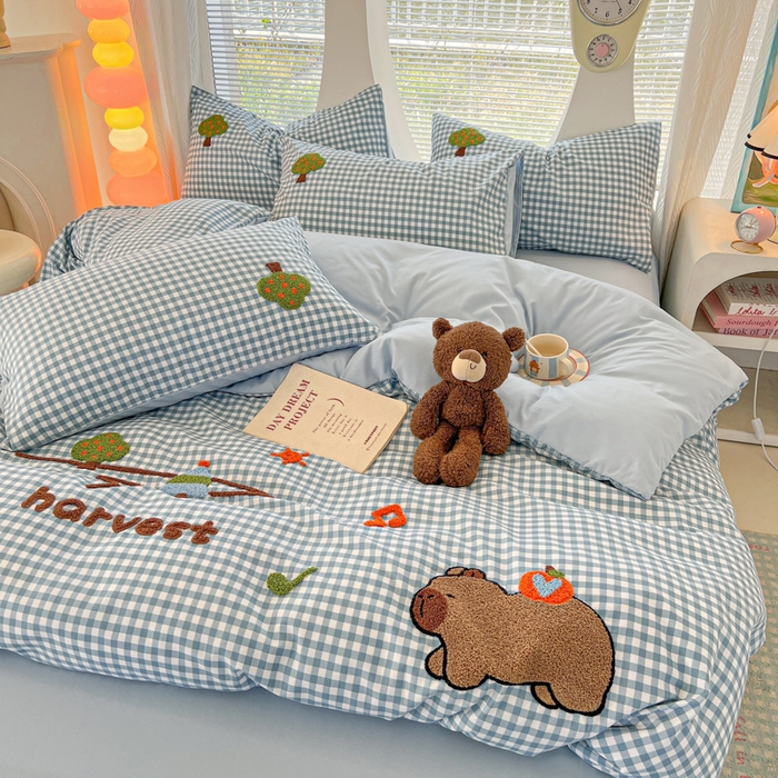 91家纺网 家纺一手货源 找家纺 欧妮家纺 2025新款水洗棉单被套柔软毛巾绣刺绣学生宿舍单件被罩卡通-拉拉旅行 拉拉旅行-兰色格