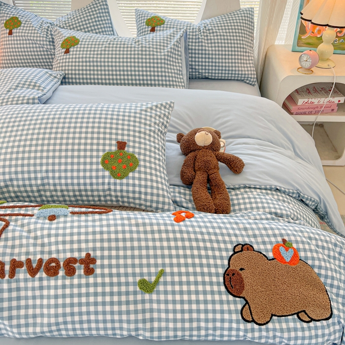 91家纺网 家纺一手货源 找家纺 欧妮家纺 2025新款水洗棉单被套柔软毛巾绣刺绣学生宿舍单件被罩卡通-拉拉旅行 拉拉旅行-兰色格