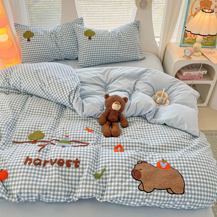 91家纺网 家纺一手货源 找家纺 欧妮家纺 2025新款水洗棉单被套柔软毛巾绣刺绣学生宿舍单件被罩卡通-拉拉旅行 拉拉旅行-兰色格