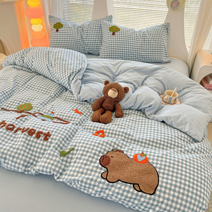 91家纺网 家纺一手货源 找家纺 欧妮家纺 2025新款水洗棉单被套柔软毛巾绣刺绣学生宿舍单件被罩卡通-拉拉旅行 拉拉旅行-兰色格