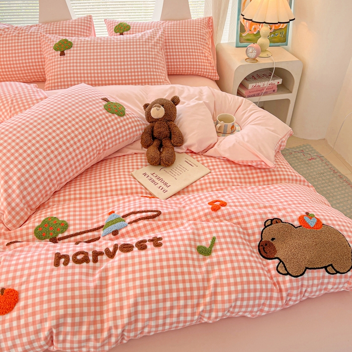 91家纺网 家纺一手货源 找家纺 （总）欧妮家纺 2025新款水洗棉毛巾绣床单被套四件套宿舍床上三件套-拉拉旅行系列