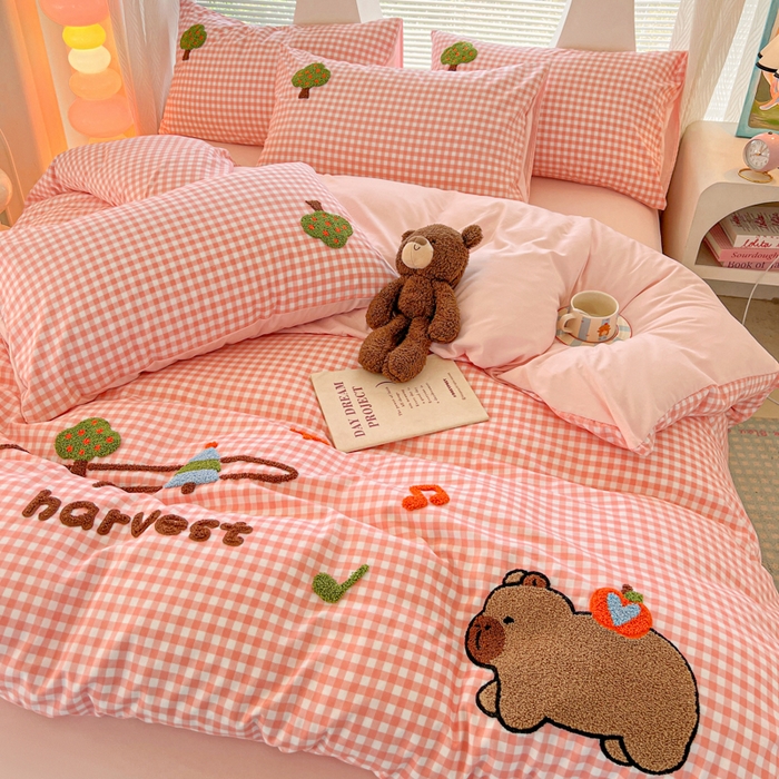 91家纺网 家纺一手货源 找家纺 （总）欧妮家纺 2025新款水洗棉毛巾绣床单被套四件套宿舍床上三件套-拉拉旅行系列