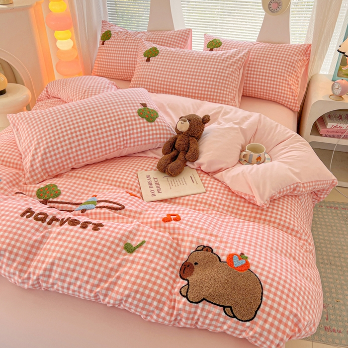 91家纺网 家纺一手货源 找家纺 （总）欧妮家纺 2025新款水洗棉毛巾绣床单被套四件套宿舍床上三件套-拉拉旅行系列