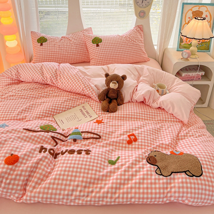 91家纺网 家纺一手货源 找家纺 （总）欧妮家纺 2025新款水洗棉毛巾绣床单被套四件套宿舍床上三件套-拉拉旅行系列