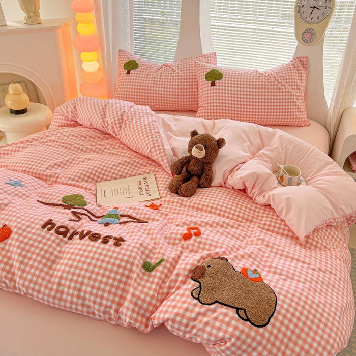 91家纺网 家纺一手货源 找家纺 （总）欧妮家纺 2025新款水洗棉毛巾绣床单被套四件套宿舍床上三件套-拉拉旅行系列