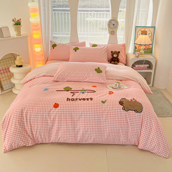 91家纺网 家纺一手货源 找家纺 （总）欧妮家纺 2025新款水洗棉毛巾绣床单被套四件套宿舍床上三件套-拉拉旅行系列