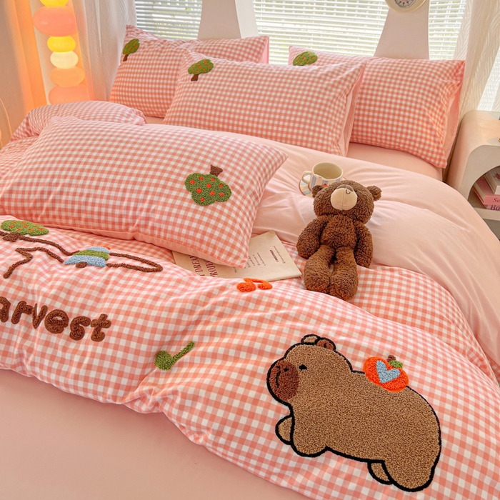 91家纺网 家纺一手货源 找家纺 （总）欧妮家纺 2025新款水洗棉毛巾绣床单被套四件套宿舍床上三件套-拉拉旅行系列