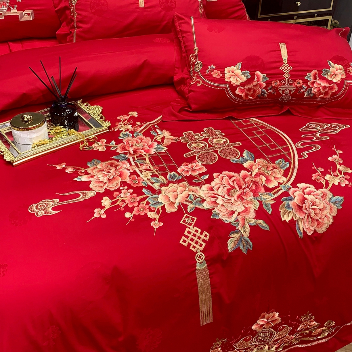 91家纺网 家纺一手货源 找家纺 JUICY 橘滋家纺 2026新款全棉提花高端婚庆刺绣传臻系列四件套多件套 代代相传