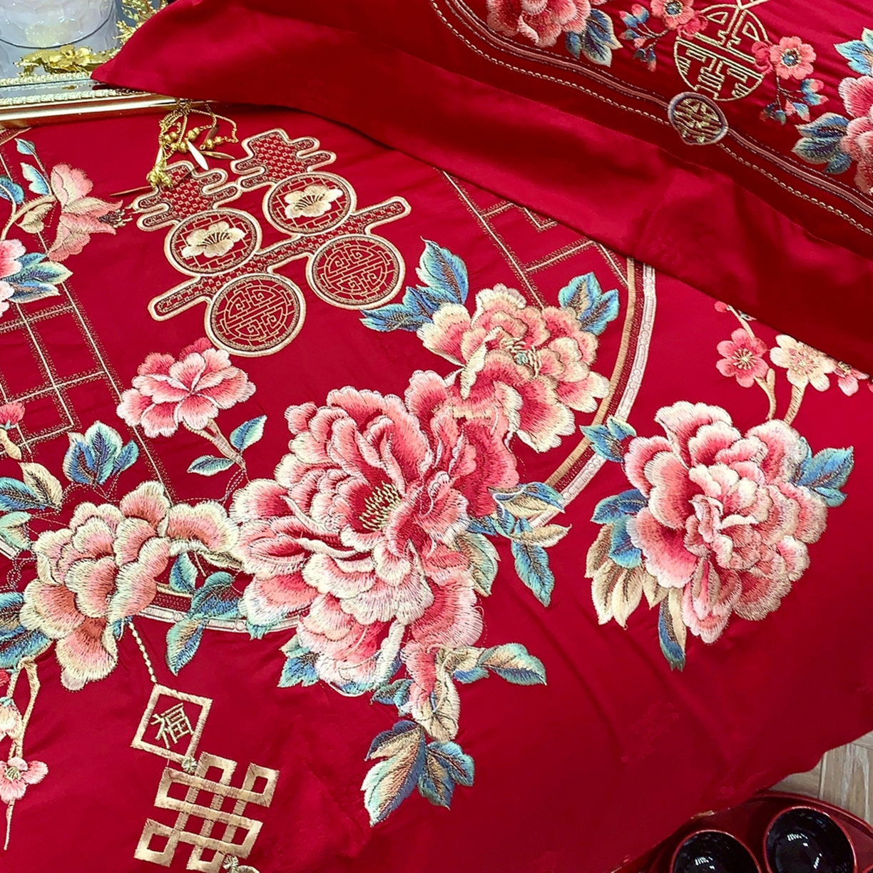 91家纺网 家纺一手货源 找家纺 JUICY 橘滋家纺 2026新款全棉提花高端婚庆刺绣传臻系列四件套多件套 代代相传