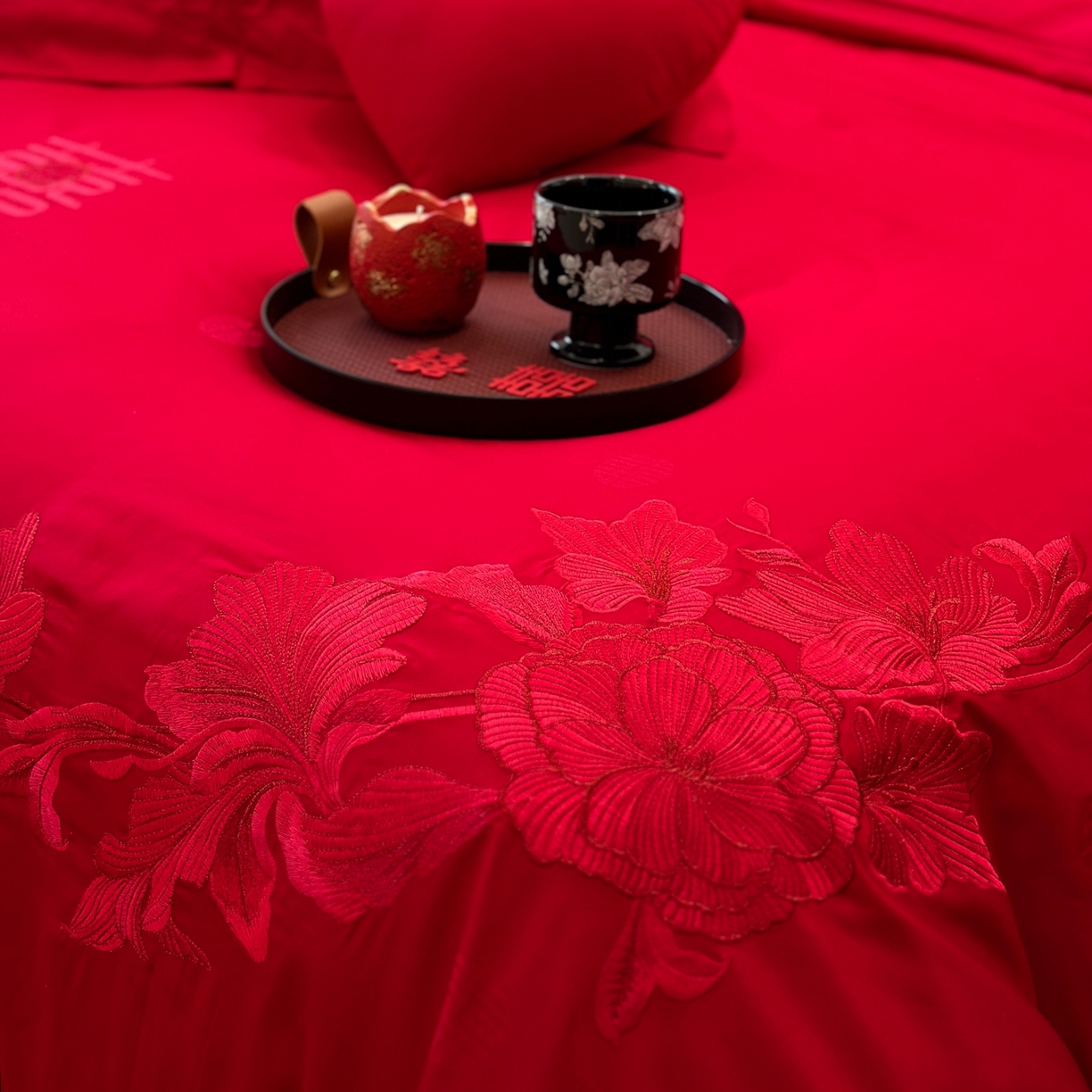 91家纺网 家纺一手货源 找家纺 JUICY 橘滋家纺 2026新款全棉提花高端婚庆刺绣传臻系列四件套多件套 浪漫满屋