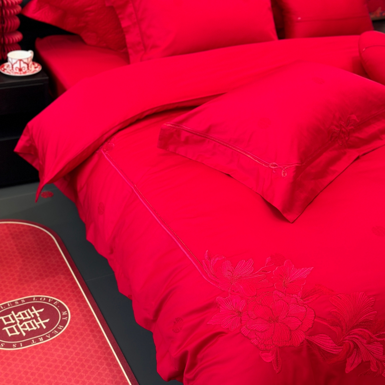 91家纺网 家纺一手货源 找家纺 JUICY 橘滋家纺 2026新款全棉提花高端婚庆刺绣传臻系列四件套多件套 浪漫满屋