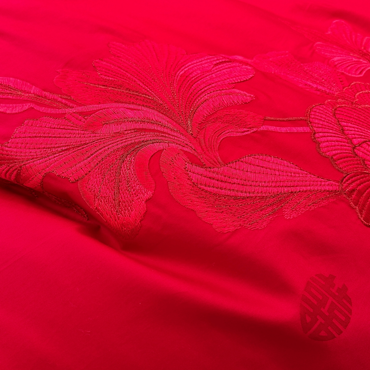 91家纺网 家纺一手货源 找家纺 JUICY 橘滋家纺 2026新款全棉提花高端婚庆刺绣传臻系列四件套多件套 浪漫满屋