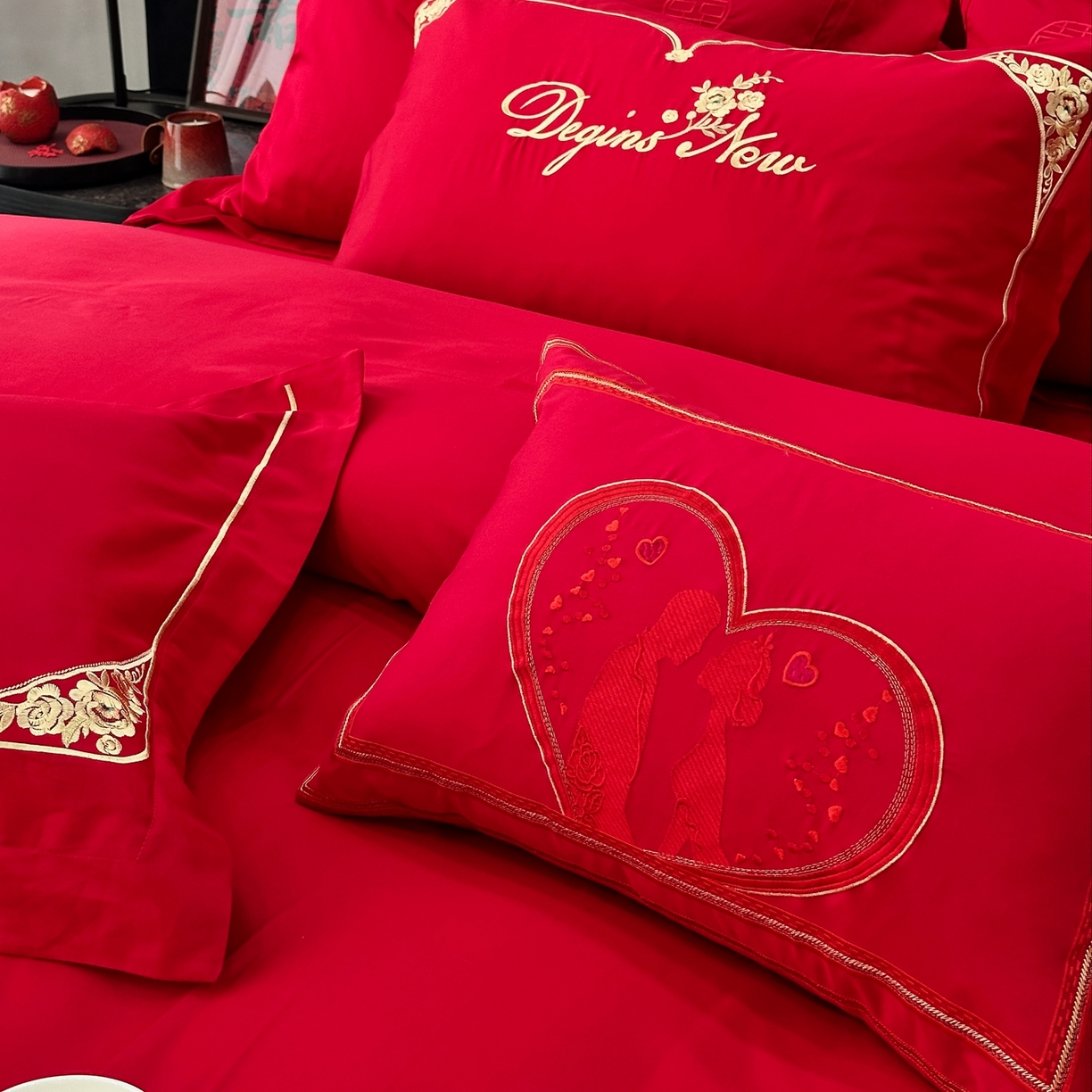 91家纺网 家纺一手货源 找家纺 JUICY 橘滋家纺 2026新款全棉提花高端婚庆刺绣传臻系列四件套多件套 玫瑰传情