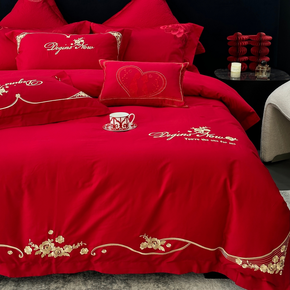 91家纺网 家纺一手货源 找家纺 JUICY 橘滋家纺 2026新款全棉提花高端婚庆刺绣传臻系列四件套多件套 玫瑰传情