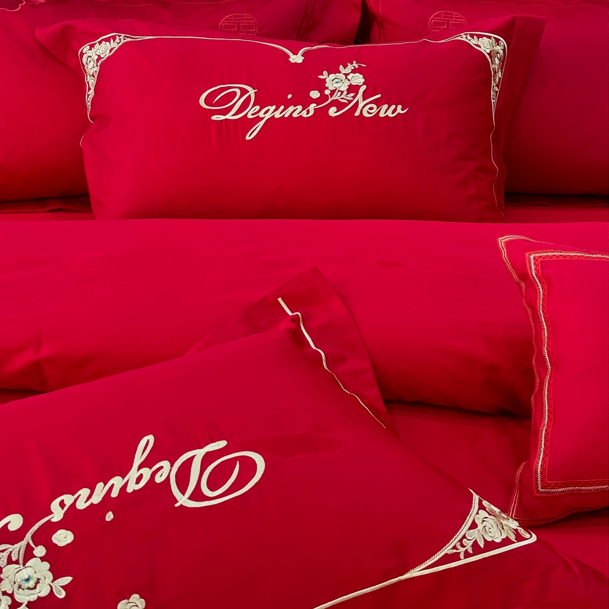 91家纺网 家纺一手货源 找家纺 JUICY 橘滋家纺 2026新款全棉提花高端婚庆刺绣传臻系列四件套多件套 玫瑰传情