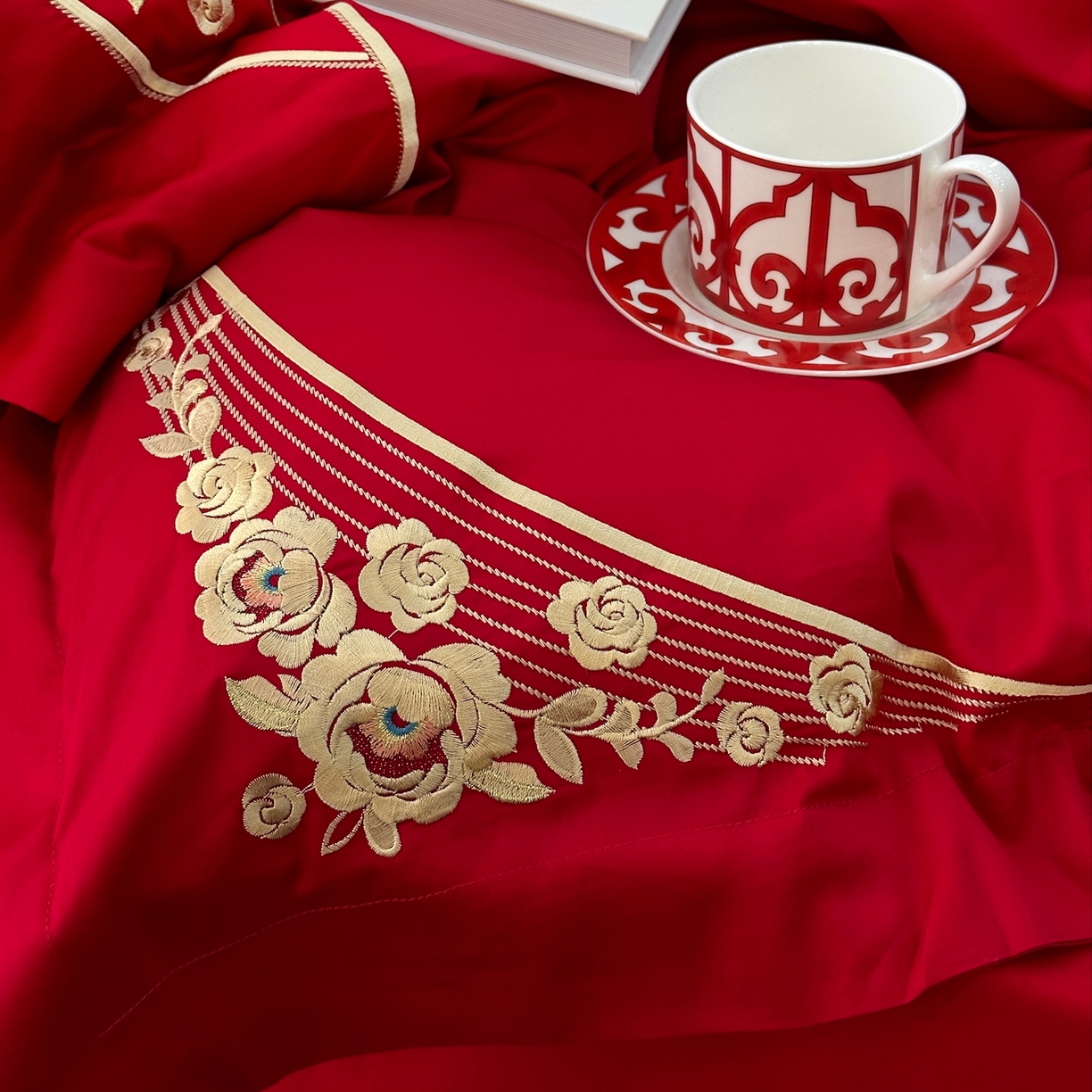 91家纺网 家纺一手货源 找家纺 JUICY 橘滋家纺 2026新款全棉提花高端婚庆刺绣传臻系列四件套多件套 玫瑰传情