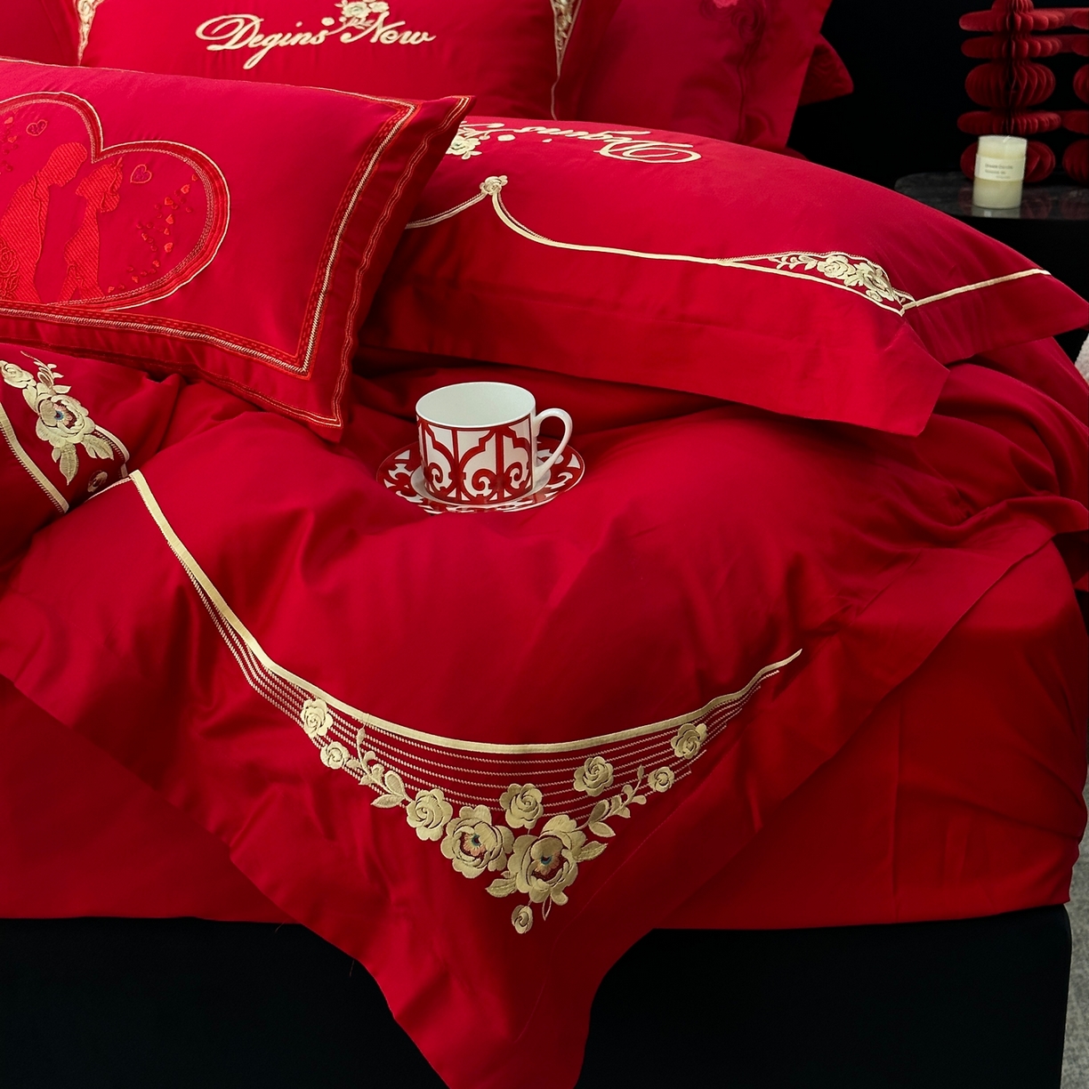 91家纺网 家纺一手货源 找家纺 JUICY 橘滋家纺 2026新款全棉提花高端婚庆刺绣传臻系列四件套多件套 玫瑰传情