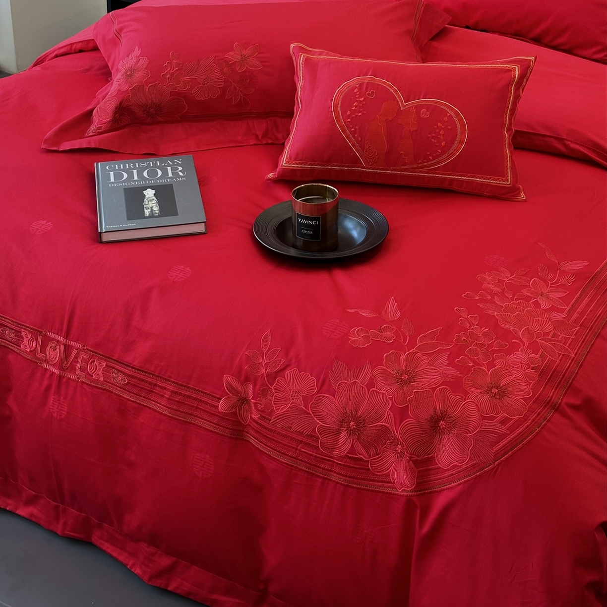 91家纺网 家纺一手货源 找家纺 JUICY 橘滋家纺 2026新款全棉提花高端婚庆刺绣传臻系列四件套多件套 情意绵延