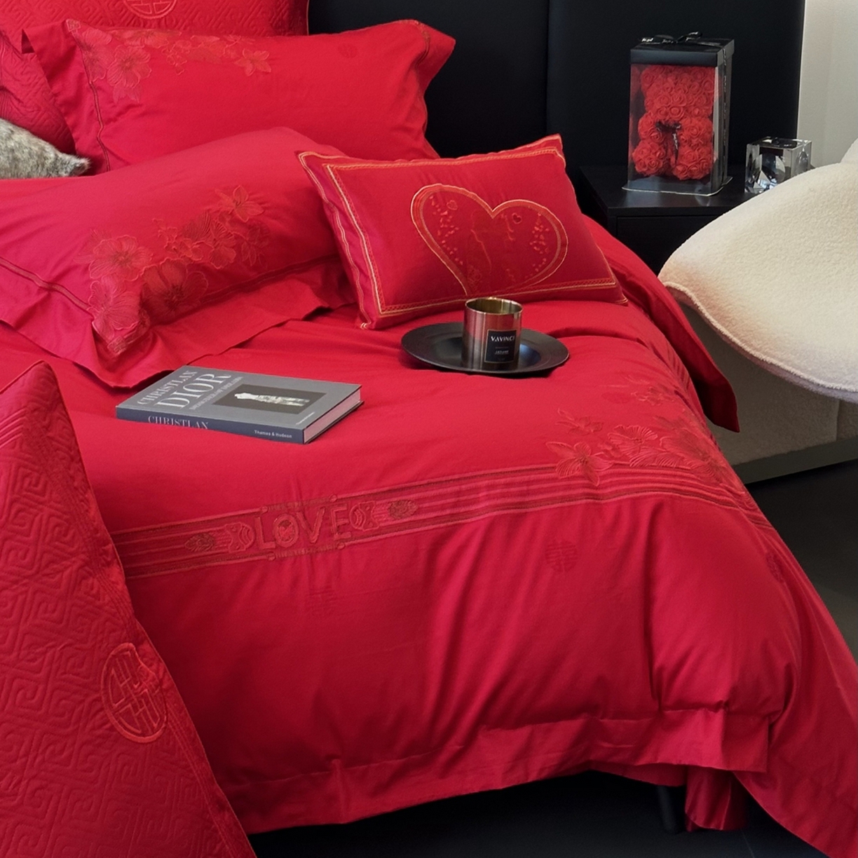 91家纺网 家纺一手货源 找家纺 JUICY 橘滋家纺 2026新款全棉提花高端婚庆刺绣传臻系列四件套多件套 情意绵延