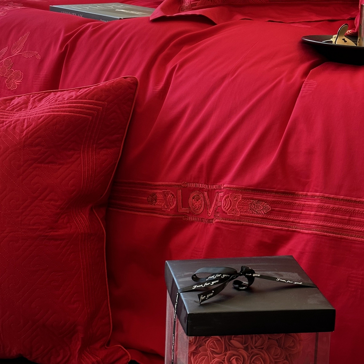 91家纺网 家纺一手货源 找家纺 JUICY 橘滋家纺 2026新款全棉提花高端婚庆刺绣传臻系列四件套多件套 情意绵延