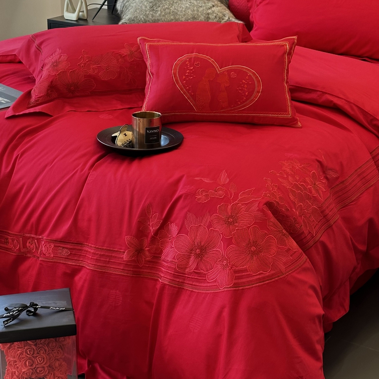 91家纺网 家纺一手货源 找家纺 JUICY 橘滋家纺 2026新款全棉提花高端婚庆刺绣传臻系列四件套多件套 情意绵延