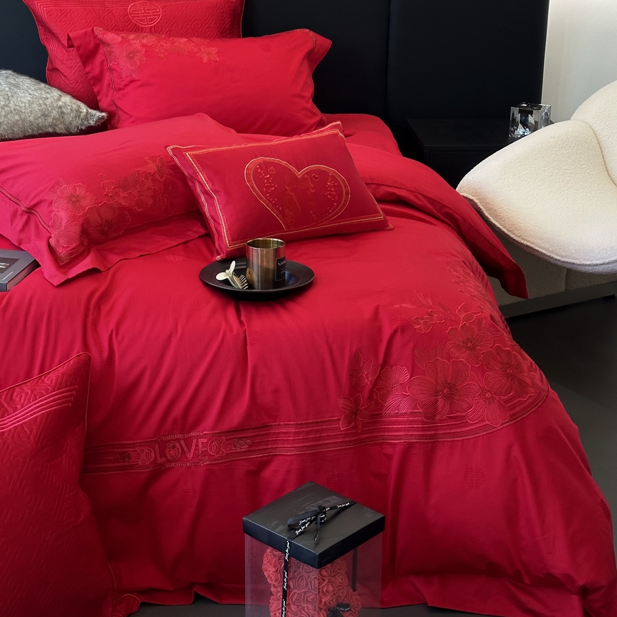 91家纺网 家纺一手货源 找家纺 JUICY 橘滋家纺 2026新款全棉提花高端婚庆刺绣传臻系列四件套多件套 情意绵延