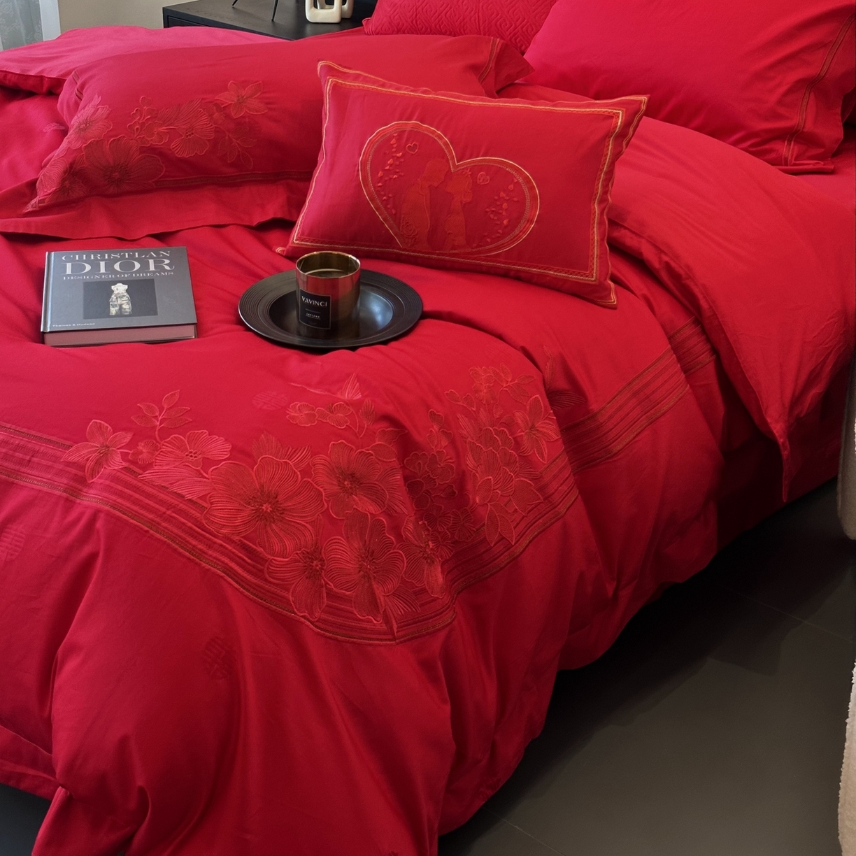 91家纺网 家纺一手货源 找家纺 JUICY 橘滋家纺 2026新款全棉提花高端婚庆刺绣传臻系列四件套多件套 情意绵延