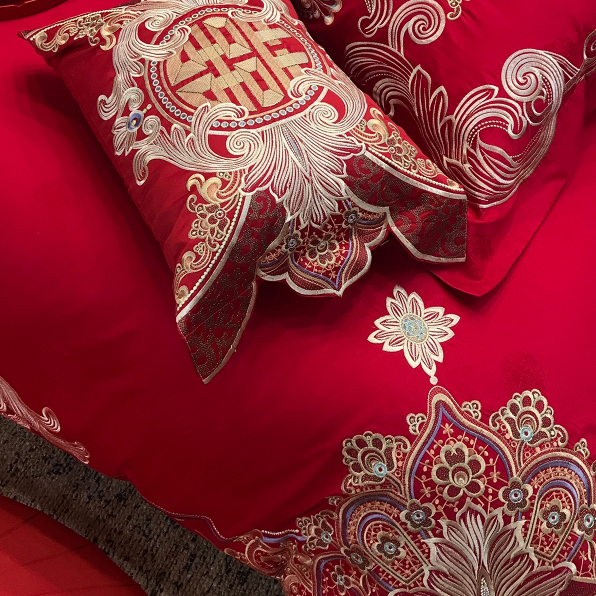 91家纺网 家纺一手货源 找家纺 JUICY 橘滋家纺 2026新款全棉提花高端婚庆刺绣传臻系列四件套多件套 幸福婚典