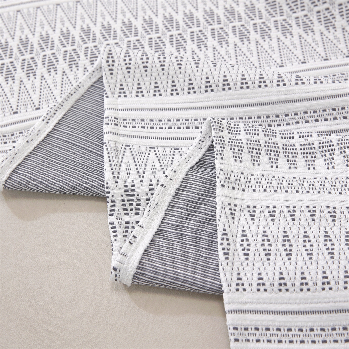 91家纺网 家纺一手货源 找家纺 （总）共鸣沙发垫 2026新款冰豆豆沙发巾-几何人生系列