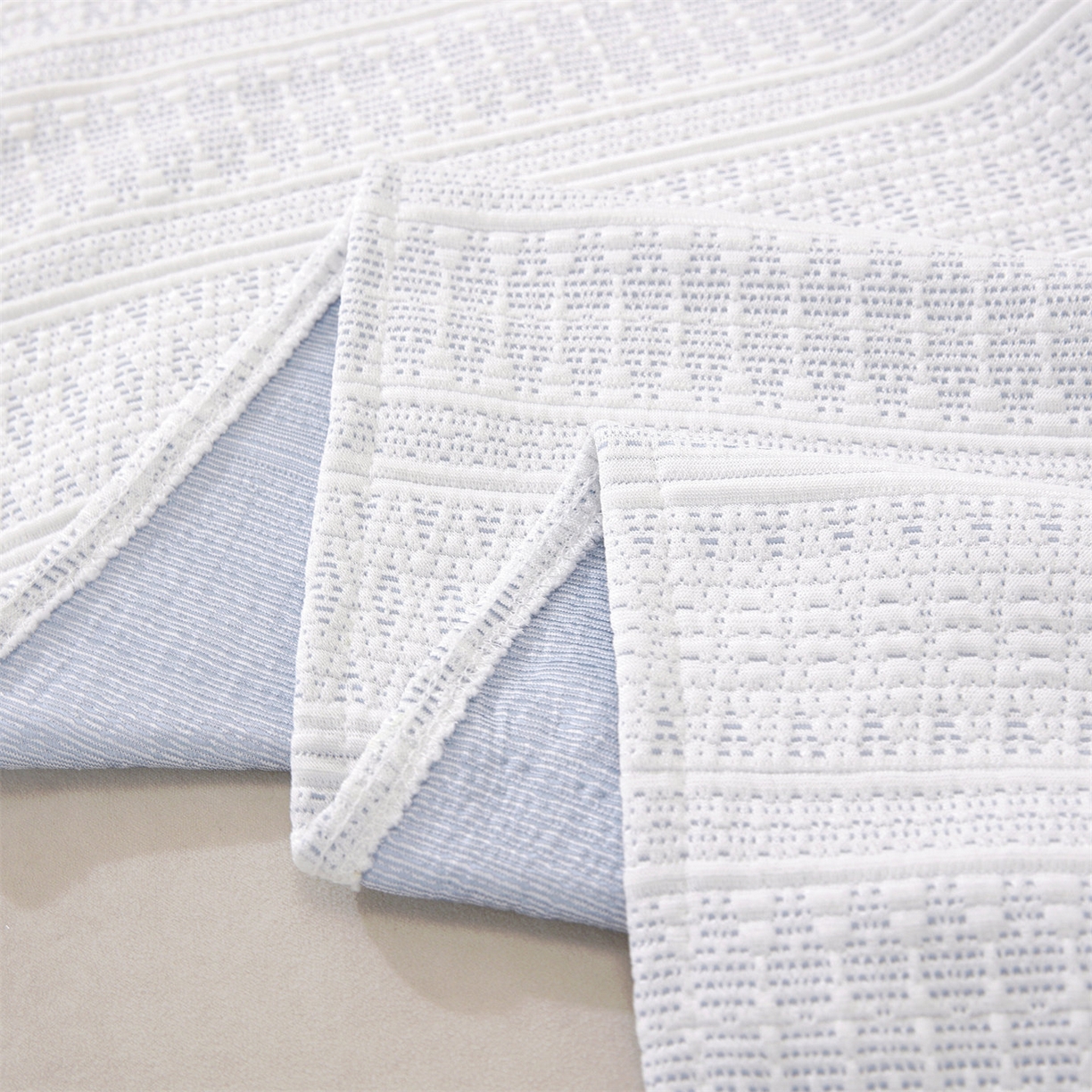 91家纺网 家纺一手货源 找家纺 共鸣沙发垫 2026新款冰豆豆沙发巾-几何人生系列 几何人生浅蓝