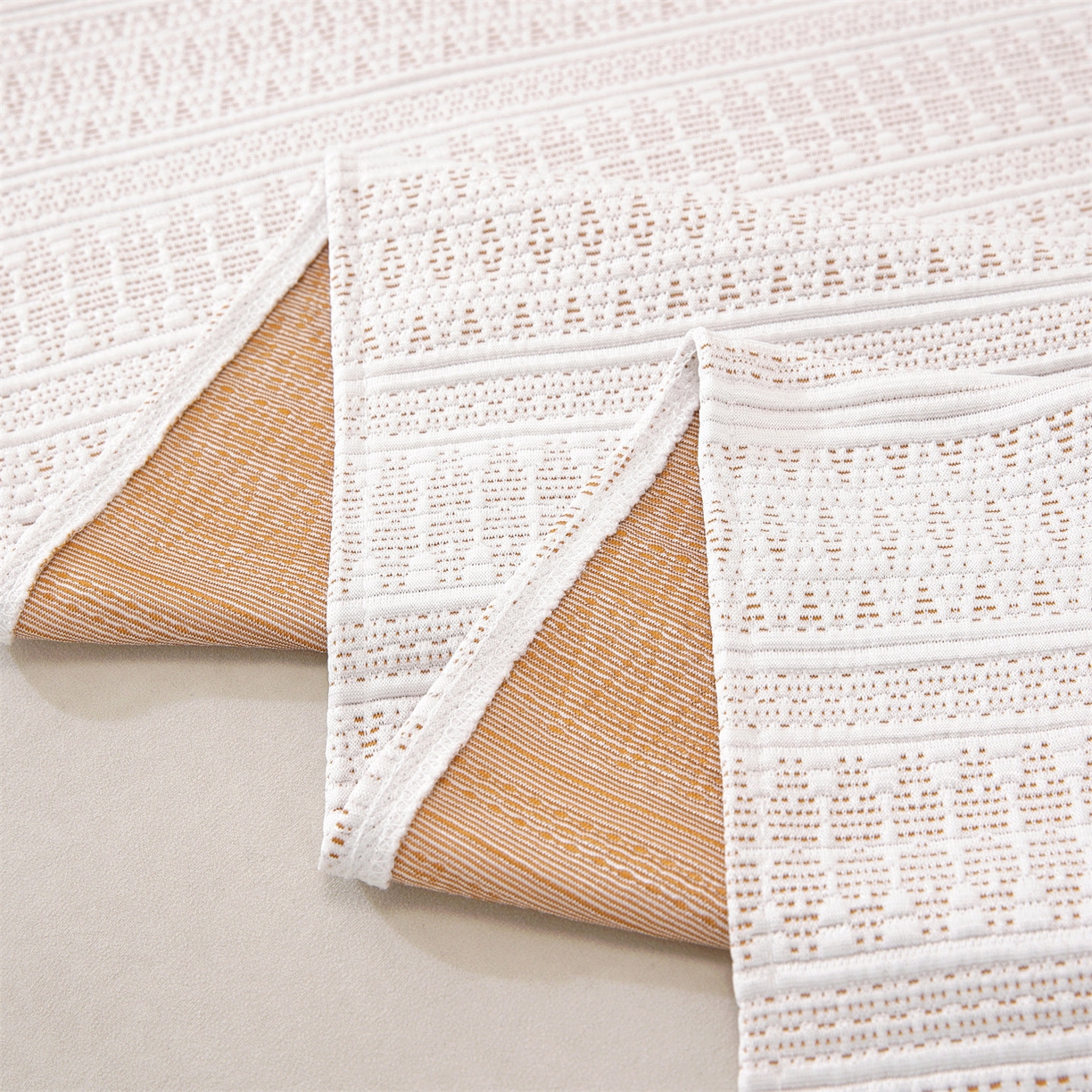 91家纺网 家纺一手货源 找家纺 共鸣沙发垫 2026新款冰豆豆沙发巾-几何人生系列 几何人生浅咖