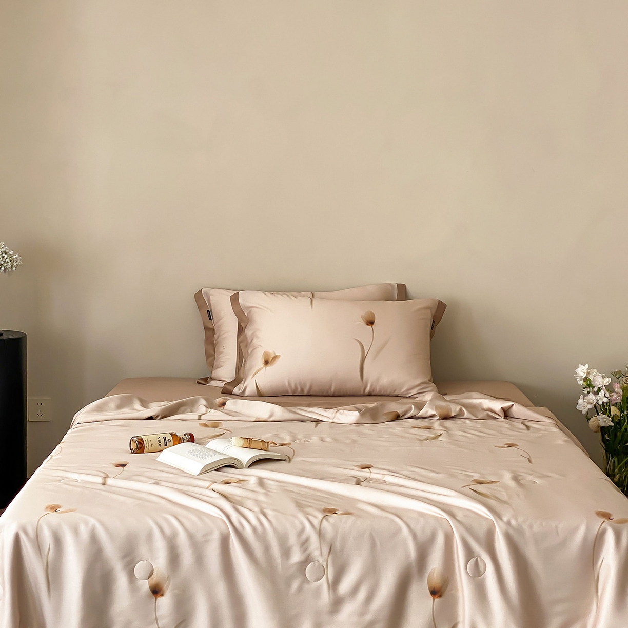 91家纺网 家纺一手货源 找家纺 玉宇阁家居 2026新款60S兰精天丝印花夏被四件套 流光花语-肉桂拿铁