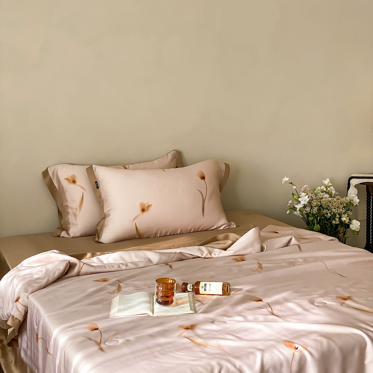 91家纺网 家纺一手货源 找家纺 玉宇阁家居 2026新款60S兰精天丝印花夏被四件套 流光花语-莓子塔